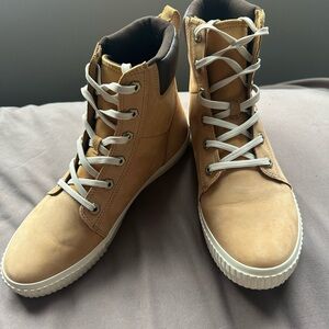 Timberland Tan Ankle Boots with White Laces